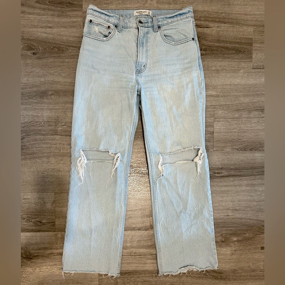 Abercrombie (28S) Women's The 90s Relaxed Jean High Rise Light Wash Distressed